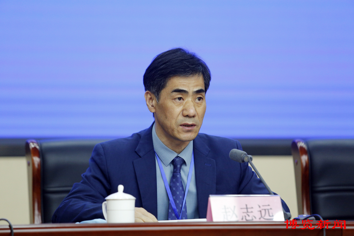 "问题,市教育局总督学赵志远答记者问.